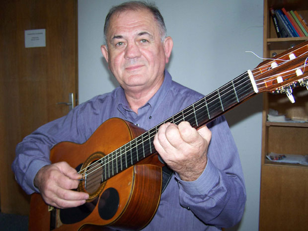 Остоја враћа сјај старим жицама